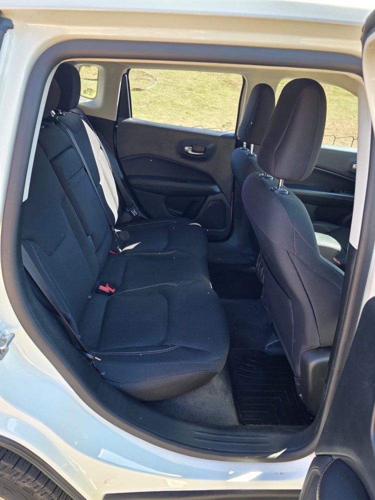 Jeep Compass Sport automatica — foto 8